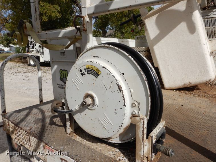 image for item LY9225 2001 Freightliner FL70  digger derrick truck