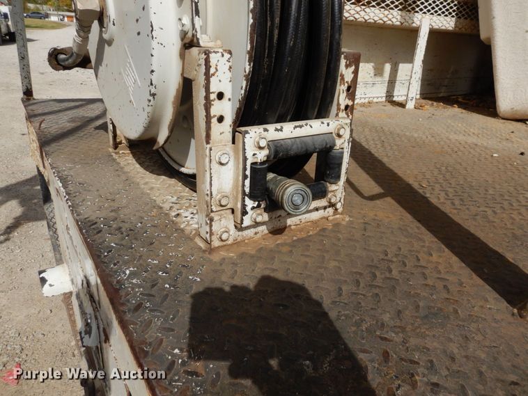 image for item LY9225 2001 Freightliner FL70  digger derrick truck