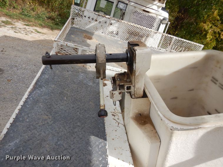 image for item LY9225 2001 Freightliner FL70  digger derrick truck