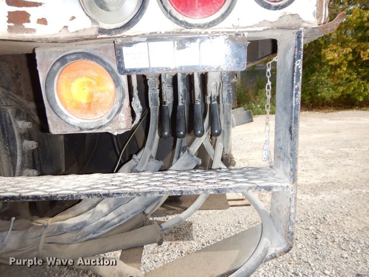 image for item LY9225 2001 Freightliner FL70  digger derrick truck