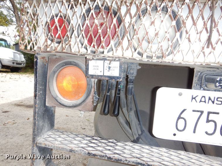 image for item LY9225 2001 Freightliner FL70  digger derrick truck