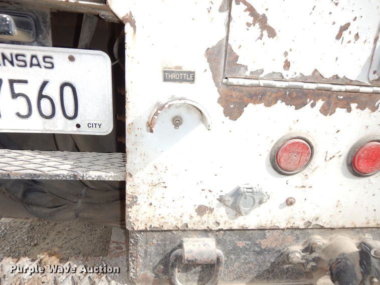 image for item LY9225 2001 Freightliner FL70  digger derrick truck