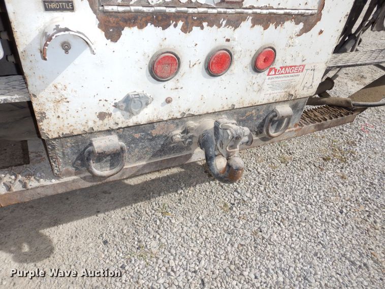 image for item LY9225 2001 Freightliner FL70  digger derrick truck