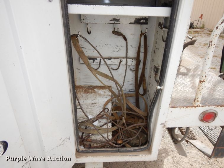 image for item LY9225 2001 Freightliner FL70  digger derrick truck