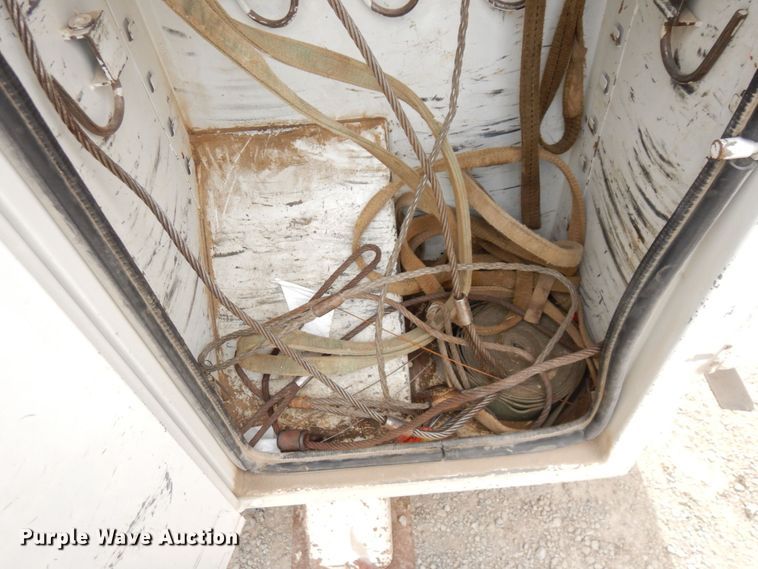 image for item LY9225 2001 Freightliner FL70  digger derrick truck