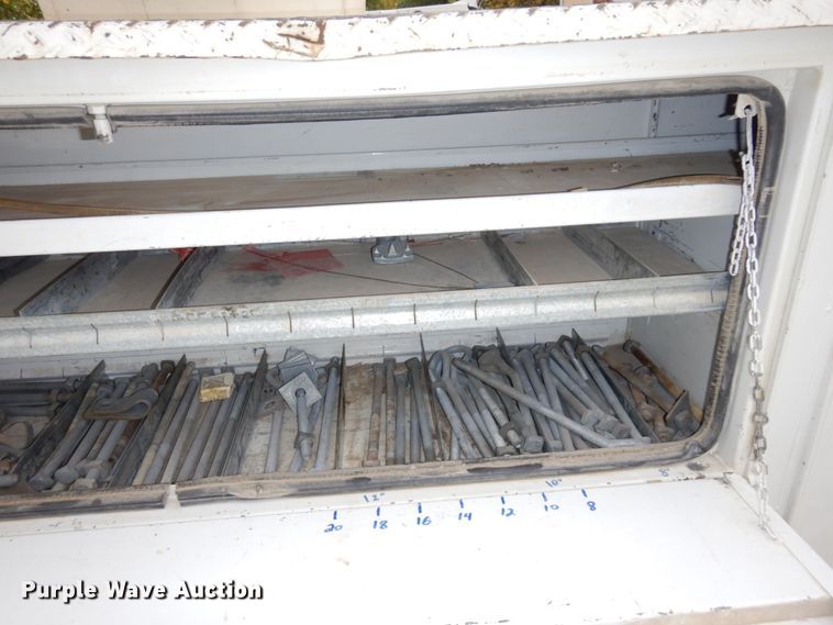 image for item LY9225 2001 Freightliner FL70  digger derrick truck