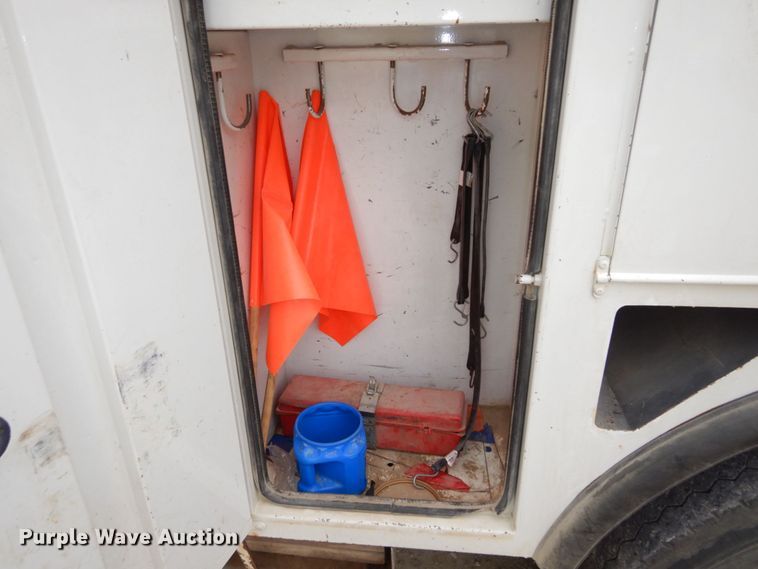 image for item LY9225 2001 Freightliner FL70  digger derrick truck