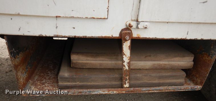 image for item LY9225 2001 Freightliner FL70  digger derrick truck