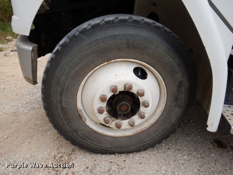 image for item LY9225 2001 Freightliner FL70  digger derrick truck