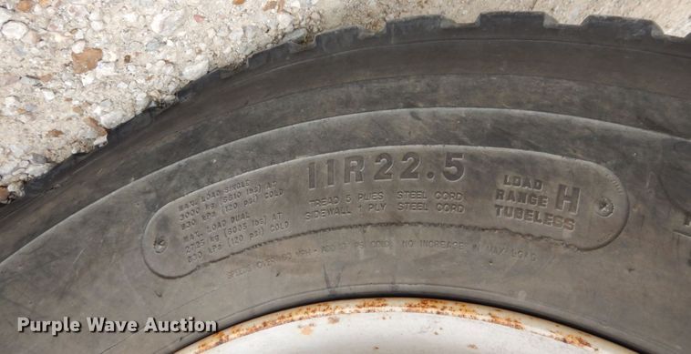 image for item LY9225 2001 Freightliner FL70  digger derrick truck