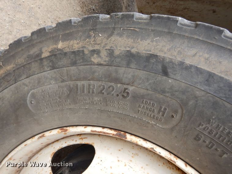 image for item LY9225 2001 Freightliner FL70  digger derrick truck