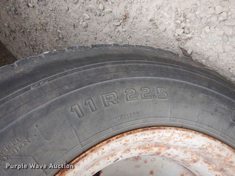 image for item LY9225 2001 Freightliner FL70  digger derrick truck