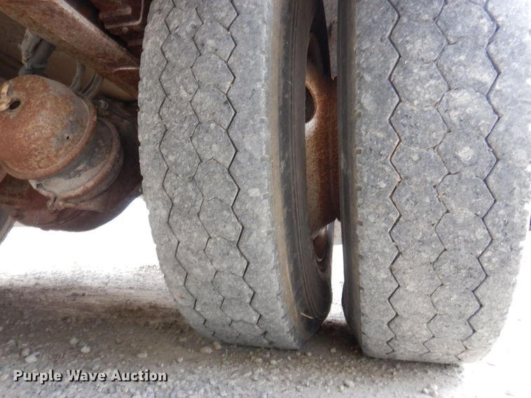 image for item LY9225 2001 Freightliner FL70  digger derrick truck