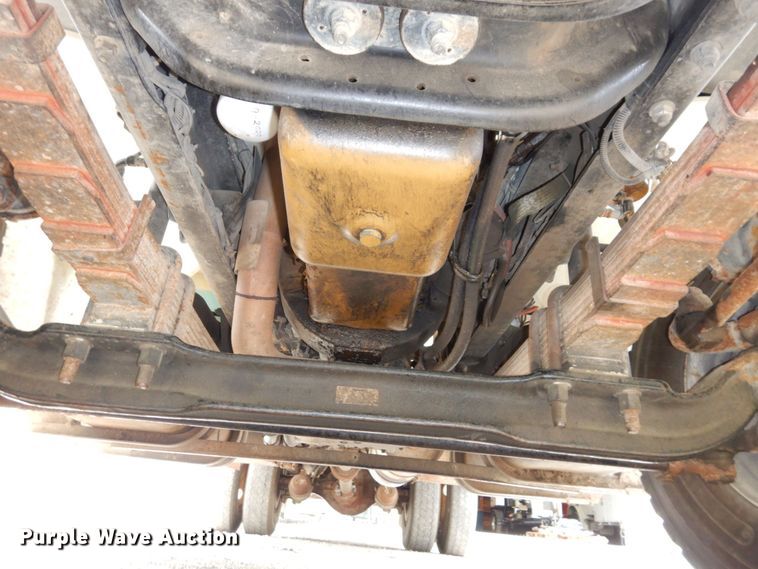 image for item LY9225 2001 Freightliner FL70  digger derrick truck