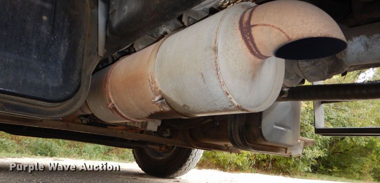 image for item LY9225 2001 Freightliner FL70  digger derrick truck