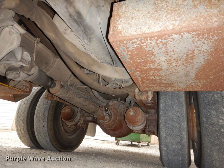 image for item LY9225 2001 Freightliner FL70  digger derrick truck