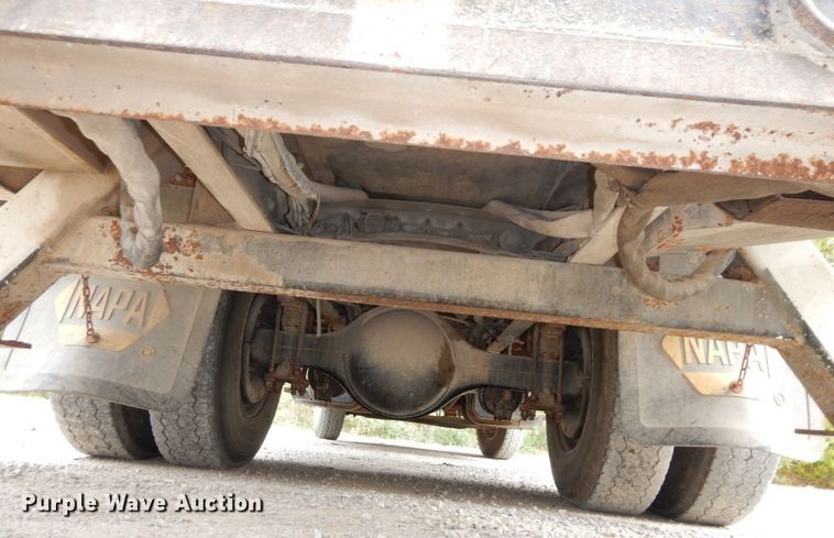 image for item LY9225 2001 Freightliner FL70  digger derrick truck