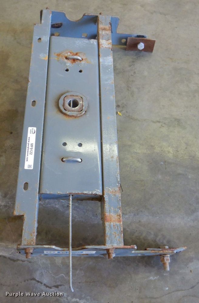 image for item MF9122 B&W  gooseneck hitch