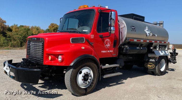 image for item MH9823 2006 Freightliner Business Class M2  oil distributor truck