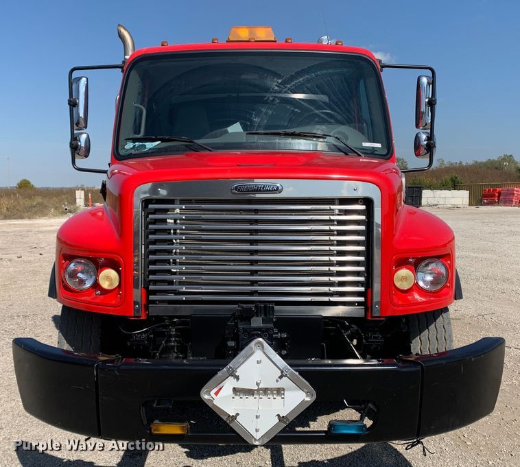 image for item MH9823 2006 Freightliner Business Class M2  oil distributor truck