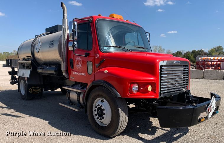 image for item MH9823 2006 Freightliner Business Class M2  oil distributor truck