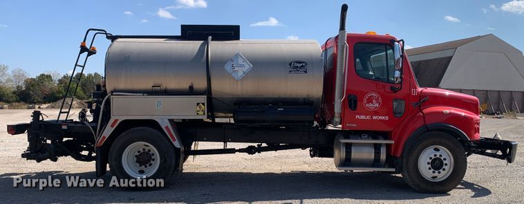 image for item MH9823 2006 Freightliner Business Class M2  oil distributor truck