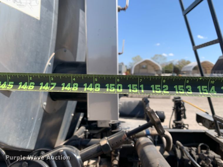 image for item MH9823 2006 Freightliner Business Class M2  oil distributor truck