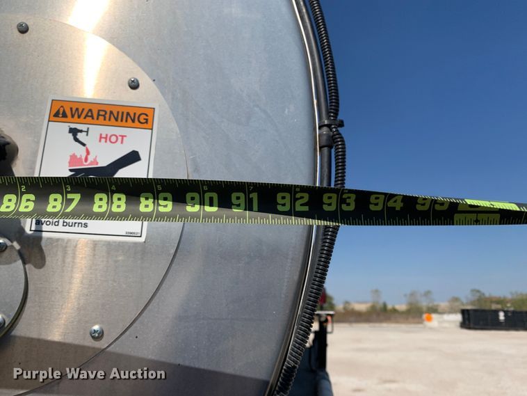 image for item MH9823 2006 Freightliner Business Class M2  oil distributor truck