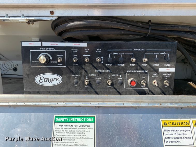 image for item MH9823 2006 Freightliner Business Class M2  oil distributor truck