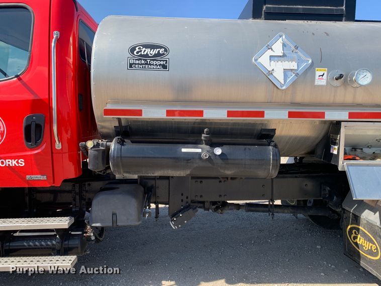 image for item MH9823 2006 Freightliner Business Class M2  oil distributor truck