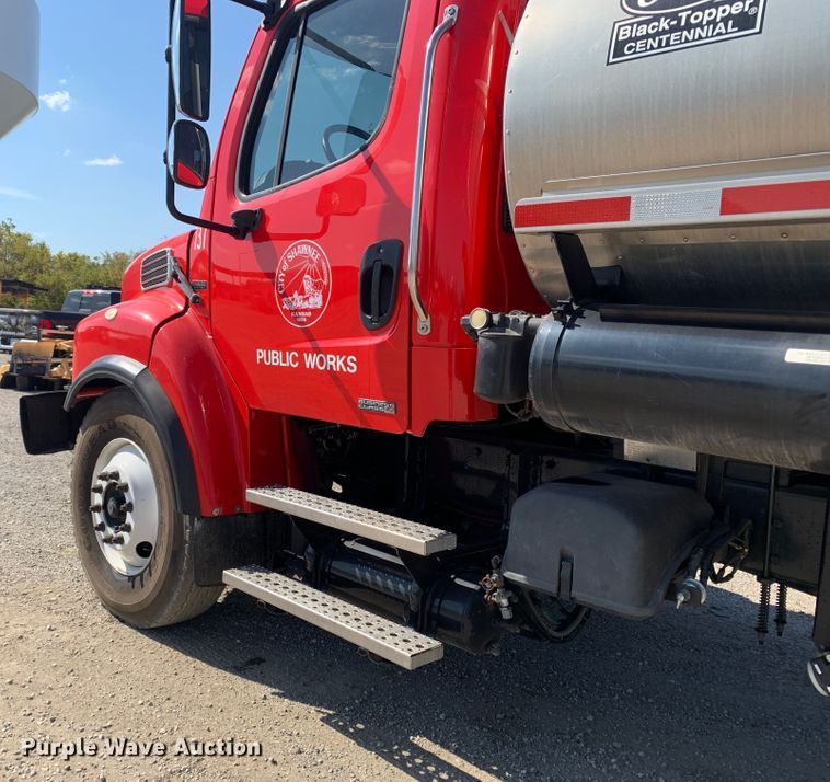 image for item MH9823 2006 Freightliner Business Class M2  oil distributor truck