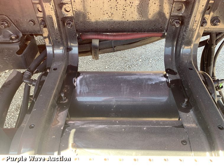 image for item MH9823 2006 Freightliner Business Class M2  oil distributor truck