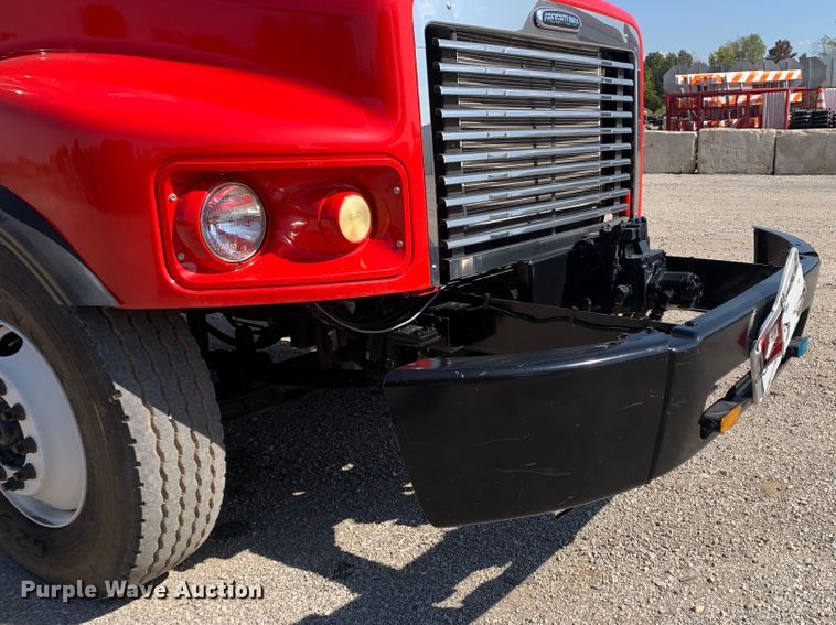 image for item MH9823 2006 Freightliner Business Class M2  oil distributor truck