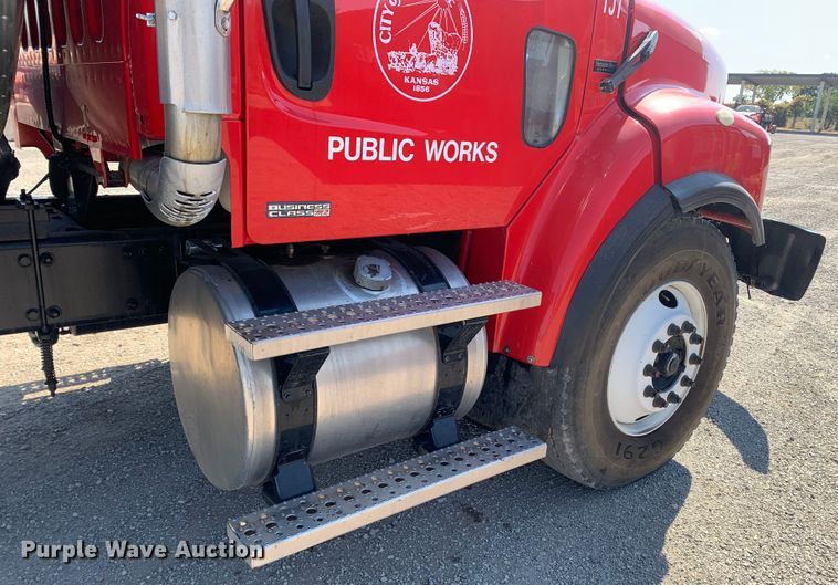 image for item MH9823 2006 Freightliner Business Class M2  oil distributor truck