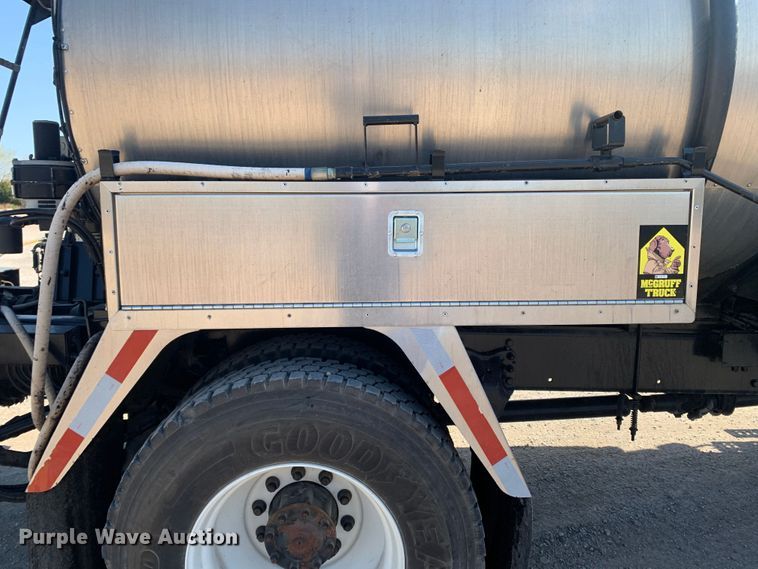 image for item MH9823 2006 Freightliner Business Class M2  oil distributor truck