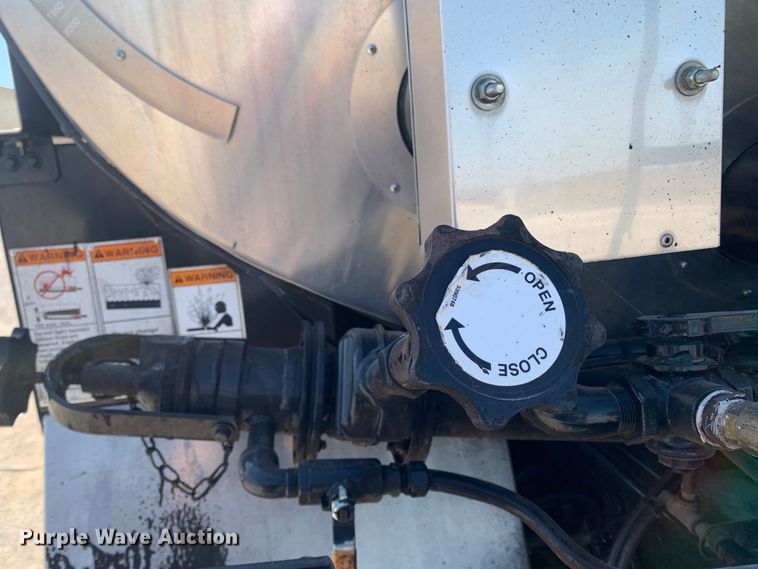 image for item MH9823 2006 Freightliner Business Class M2  oil distributor truck