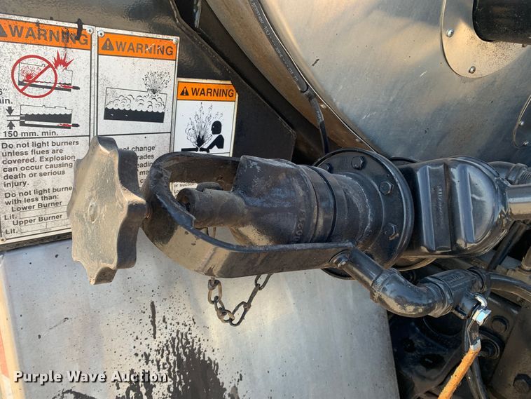 image for item MH9823 2006 Freightliner Business Class M2  oil distributor truck