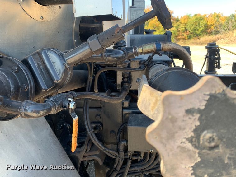 image for item MH9823 2006 Freightliner Business Class M2  oil distributor truck