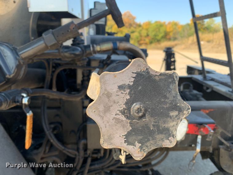 image for item MH9823 2006 Freightliner Business Class M2  oil distributor truck