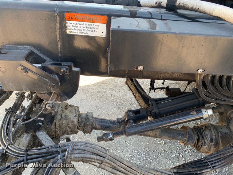 image for item MH9823 2006 Freightliner Business Class M2  oil distributor truck