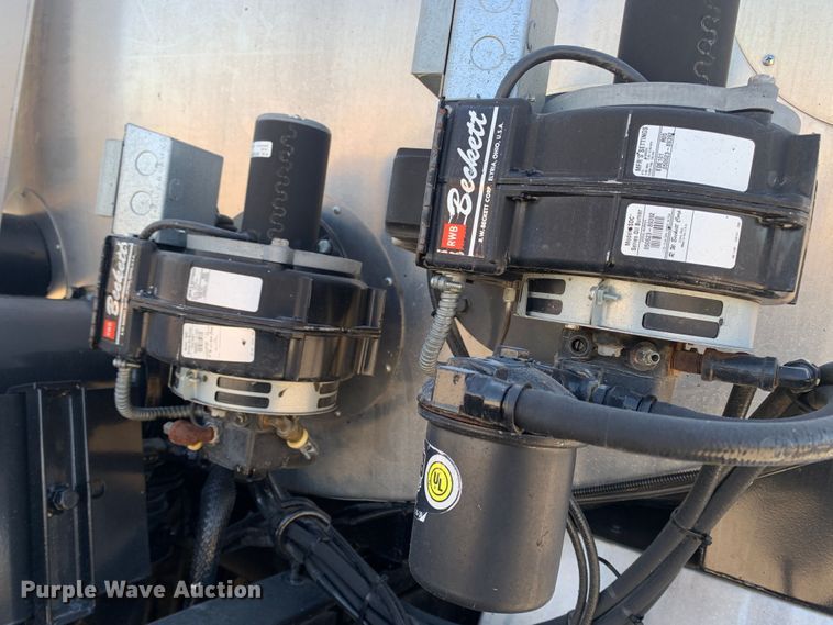 image for item MH9823 2006 Freightliner Business Class M2  oil distributor truck