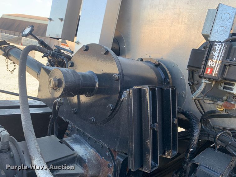 image for item MH9823 2006 Freightliner Business Class M2  oil distributor truck