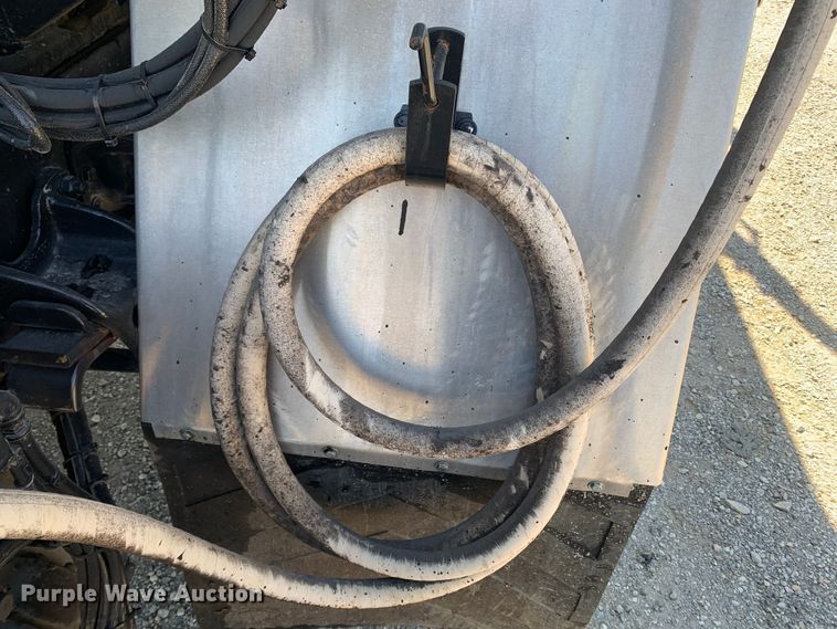 image for item MH9823 2006 Freightliner Business Class M2  oil distributor truck