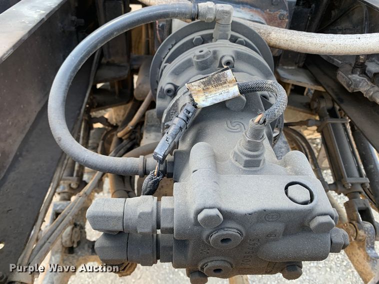 image for item MH9823 2006 Freightliner Business Class M2  oil distributor truck