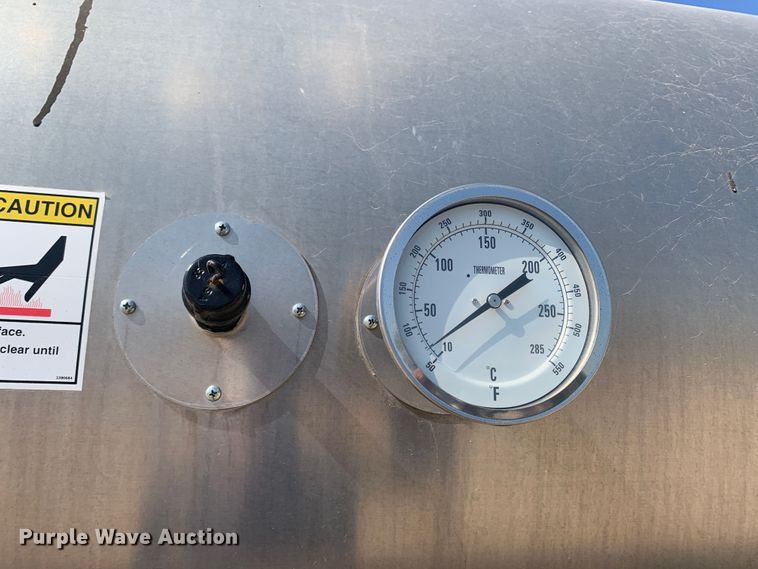 image for item MH9823 2006 Freightliner Business Class M2  oil distributor truck