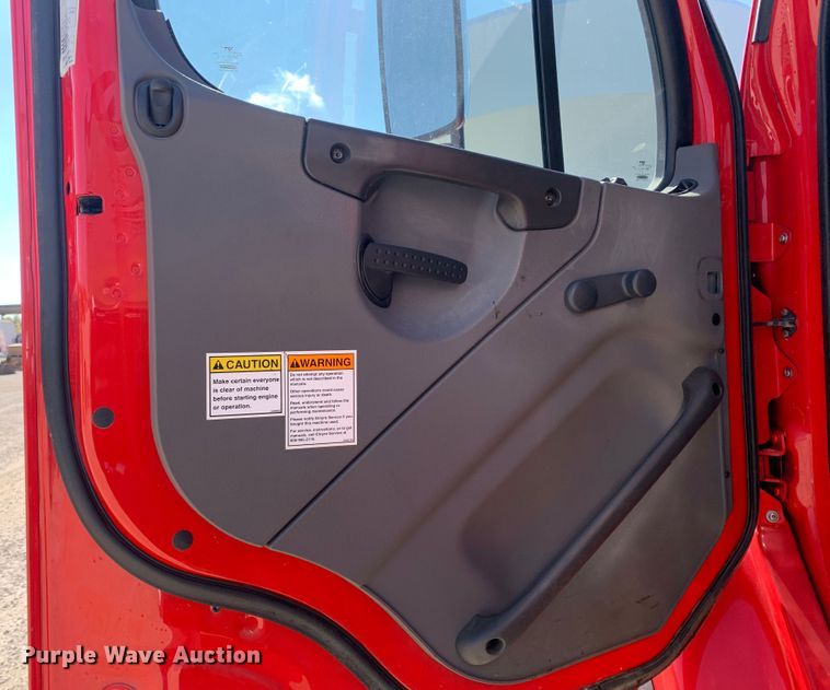 image for item MH9823 2006 Freightliner Business Class M2  oil distributor truck