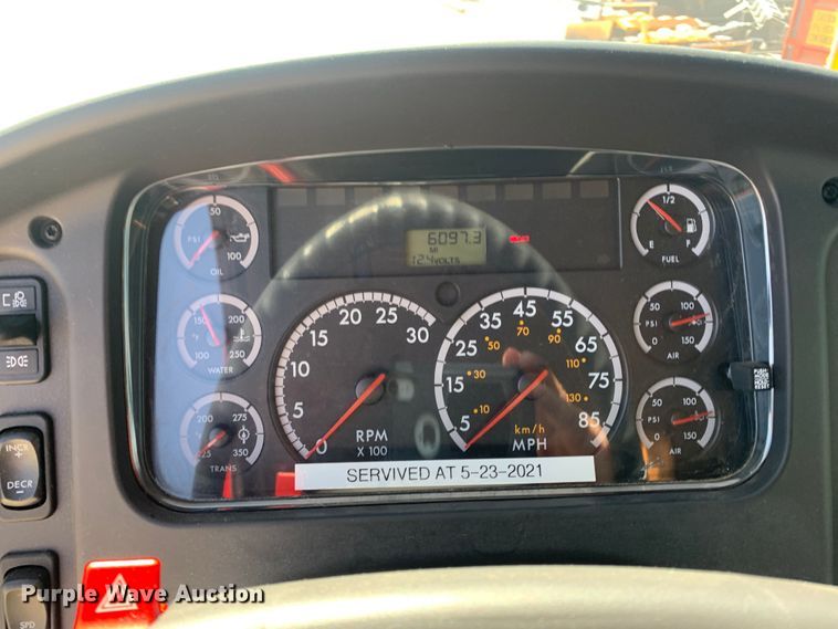 image for item MH9823 2006 Freightliner Business Class M2  oil distributor truck