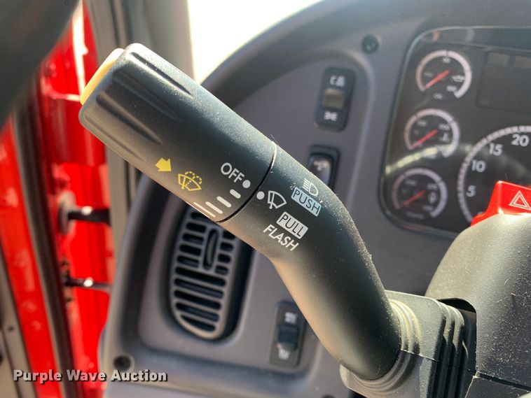 image for item MH9823 2006 Freightliner Business Class M2  oil distributor truck