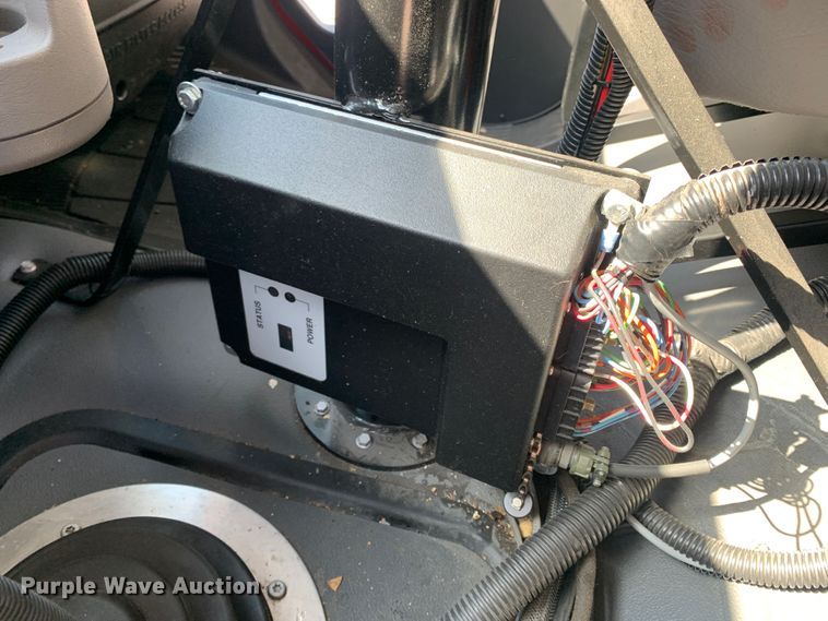 image for item MH9823 2006 Freightliner Business Class M2  oil distributor truck