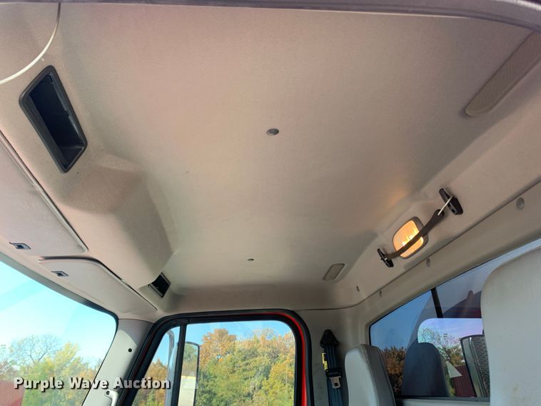 image for item MH9823 2006 Freightliner Business Class M2  oil distributor truck